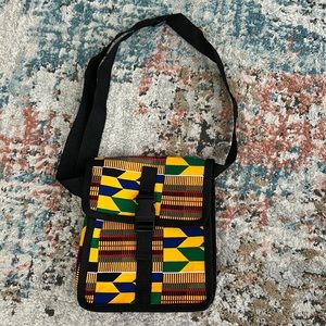 Unisex small shoulder bag